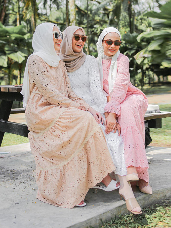 Elegant Hollow Lace Maxi Dress