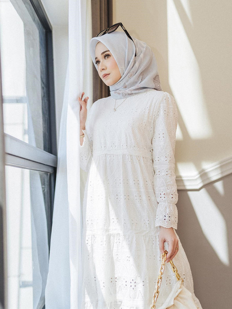 Elegant Hollow Lace Maxi Dress