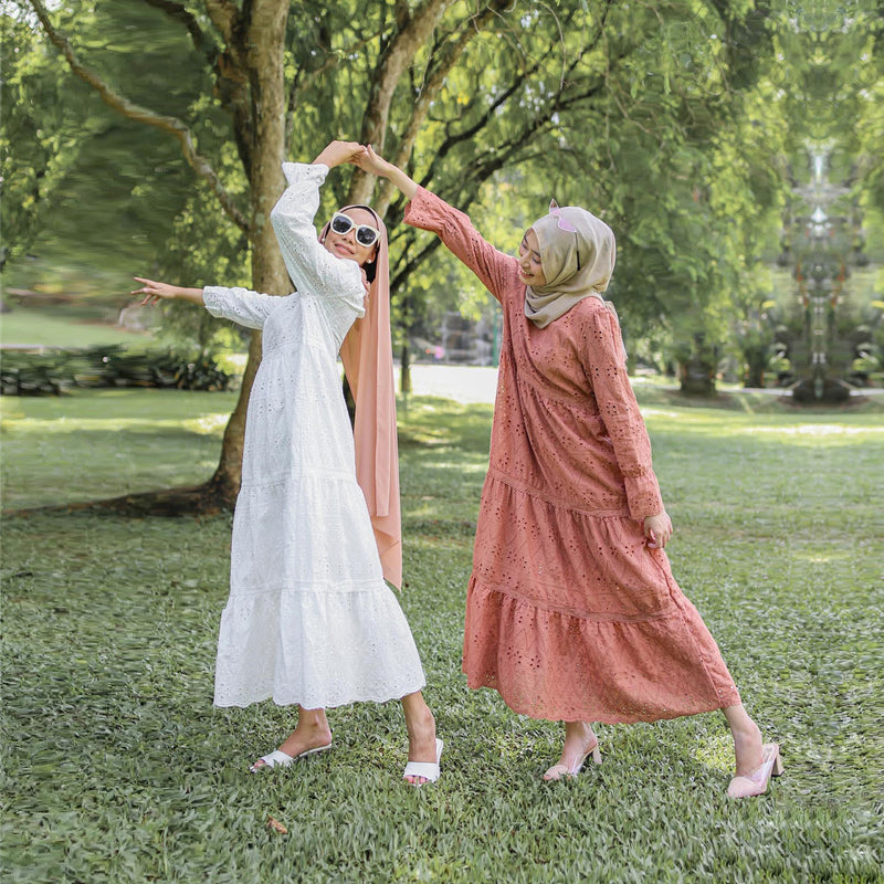 Elegant Hollow Lace Maxi Dress