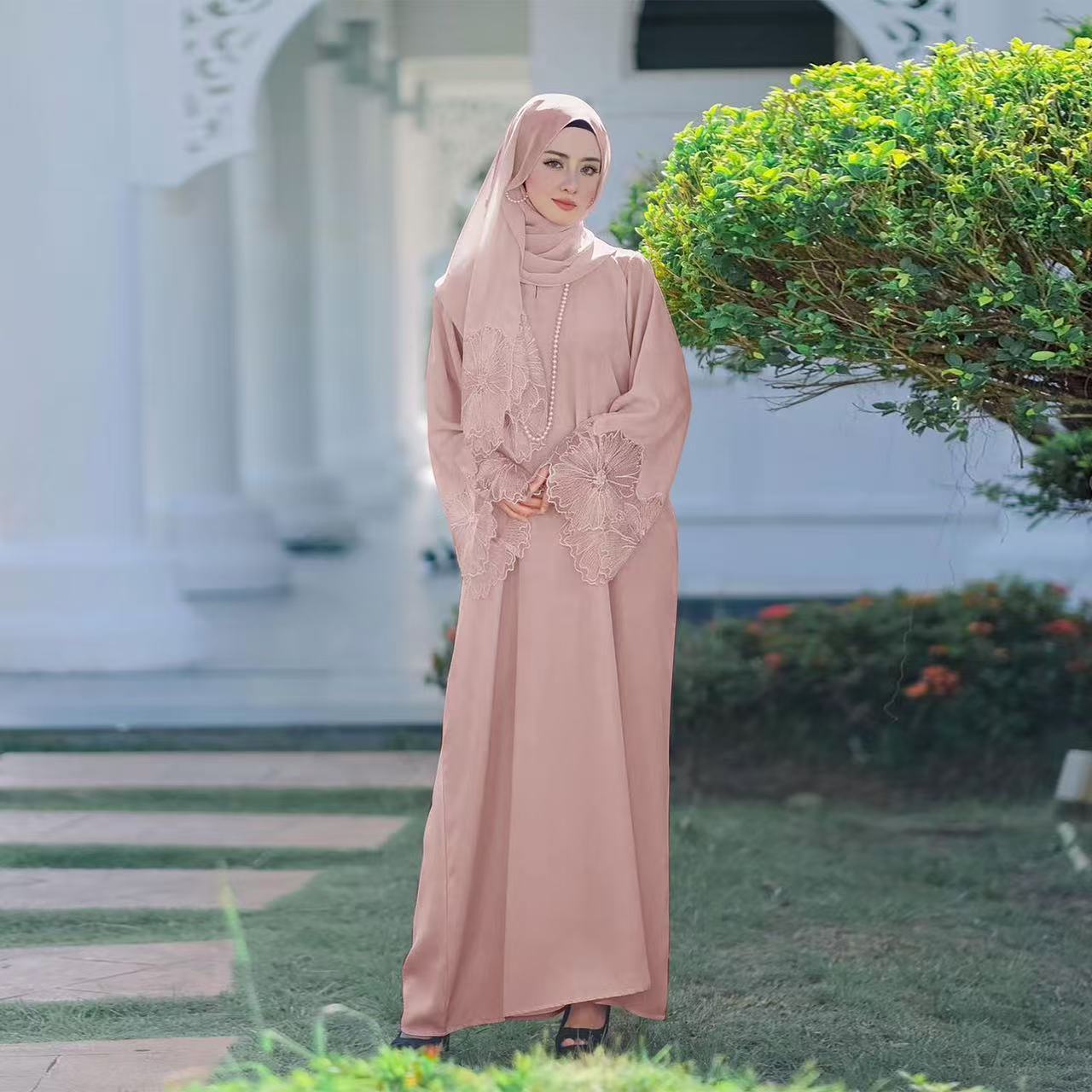 Elegant Muslimah Dress: Baju Kurung & Abaya with Matching Tudung