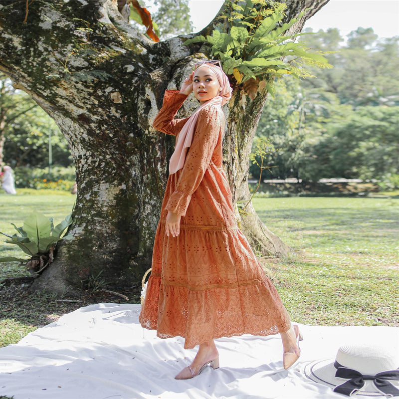 Elegant Hollow Lace Maxi Dress